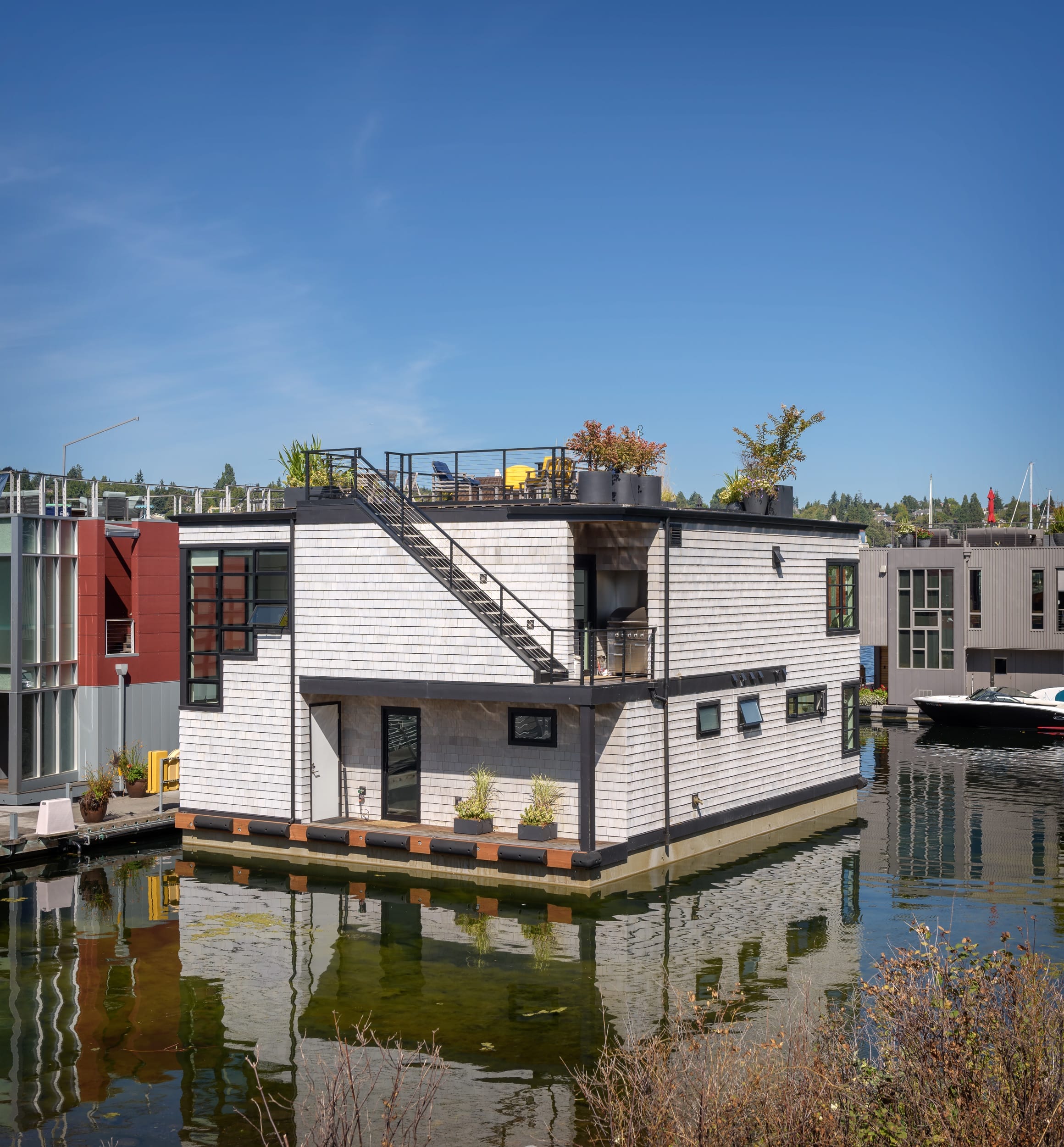 Contemporary Floating Home | Dyna Builders