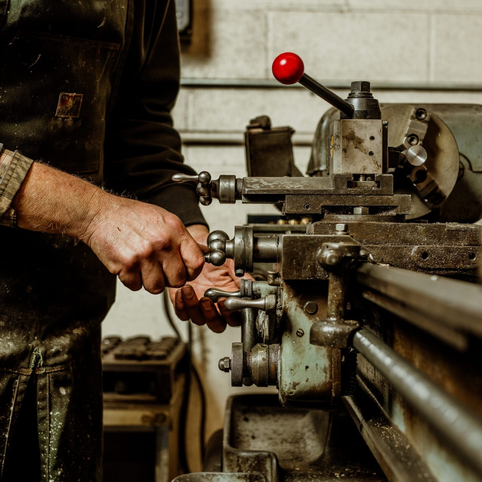 A man working on a lathe in Dyna Metal Shop Seattle.